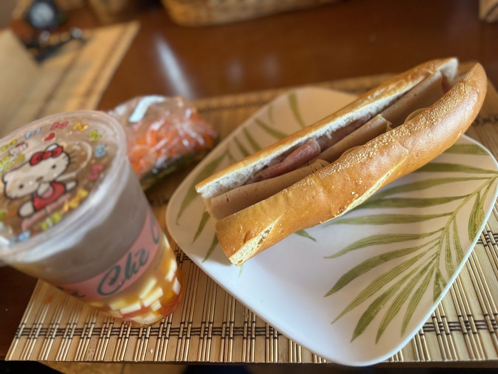 Banh Mi Che Cali